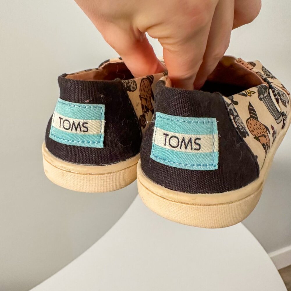 Toms Limited Edition Alpargata Raccoon Print Shoes- Size Youth 12 - NWOT - Picture 5 of 10